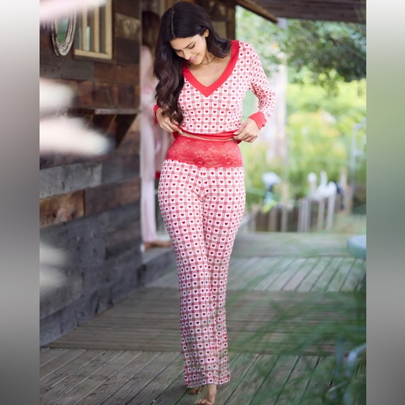 Beach Bunny Olympia/Lace Waist Booty Pajama Set in Hearts in Love SZ XS/S VGUC